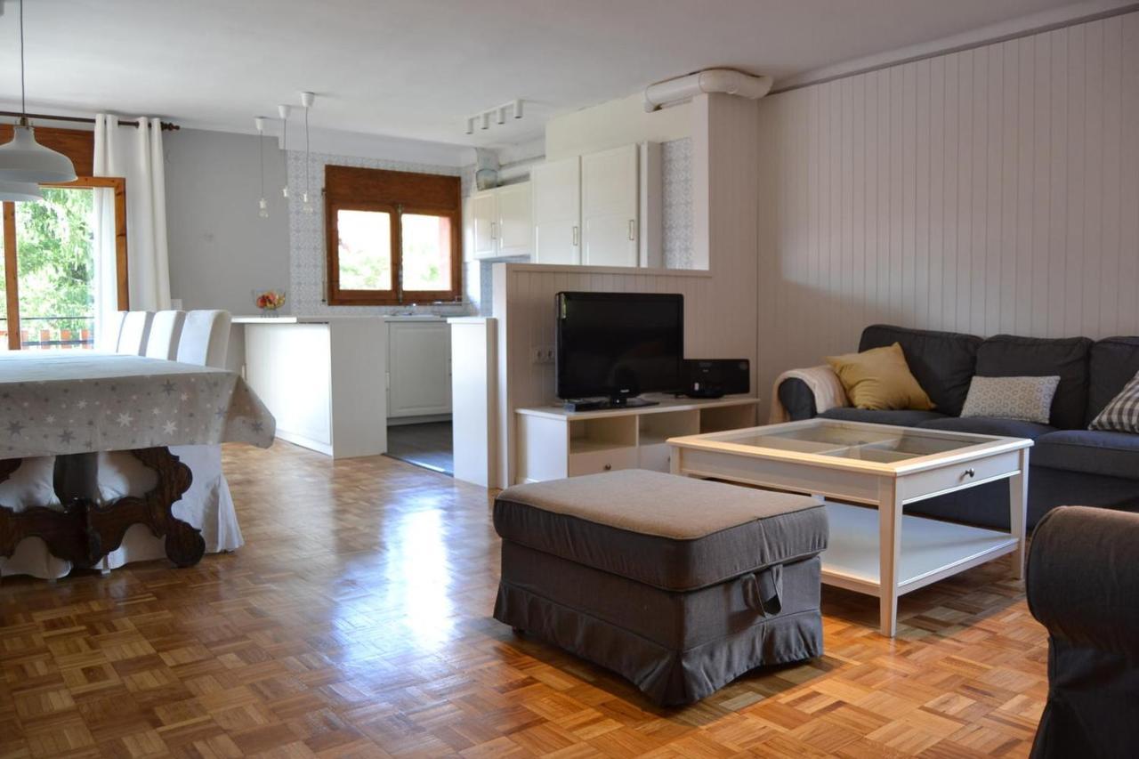 Amplio Apartamento Con Piscina En 利维亚 外观 照片