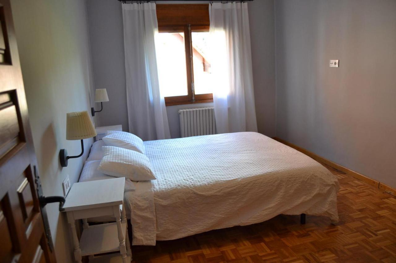 Amplio Apartamento Con Piscina En 利维亚 外观 照片